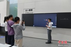 <b>打制构成笼盖“底层硬件—根本使用手艺—数据</b>